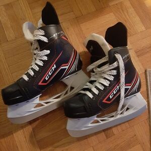 CCM FT 340 Boys ice skates